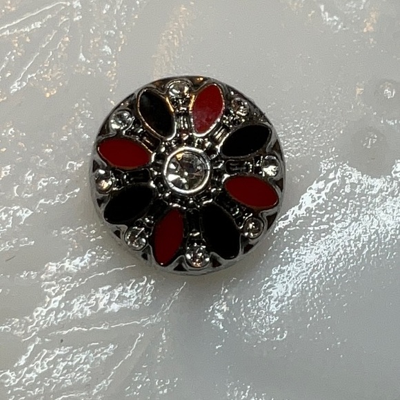 Petite Ginger Snap 12mm silver-toned red and black enamel flower - Picture 1 of 2